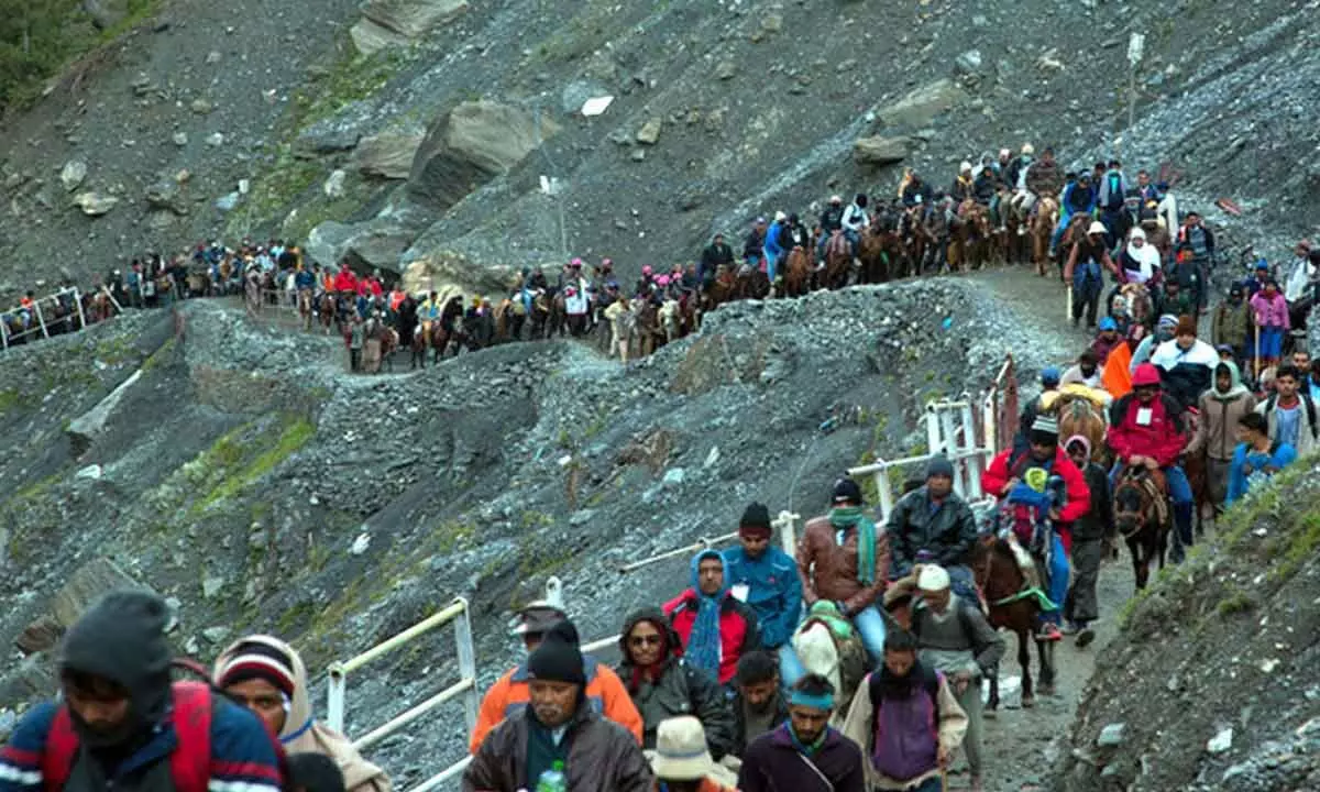 Trekking to Amarnath Cave
